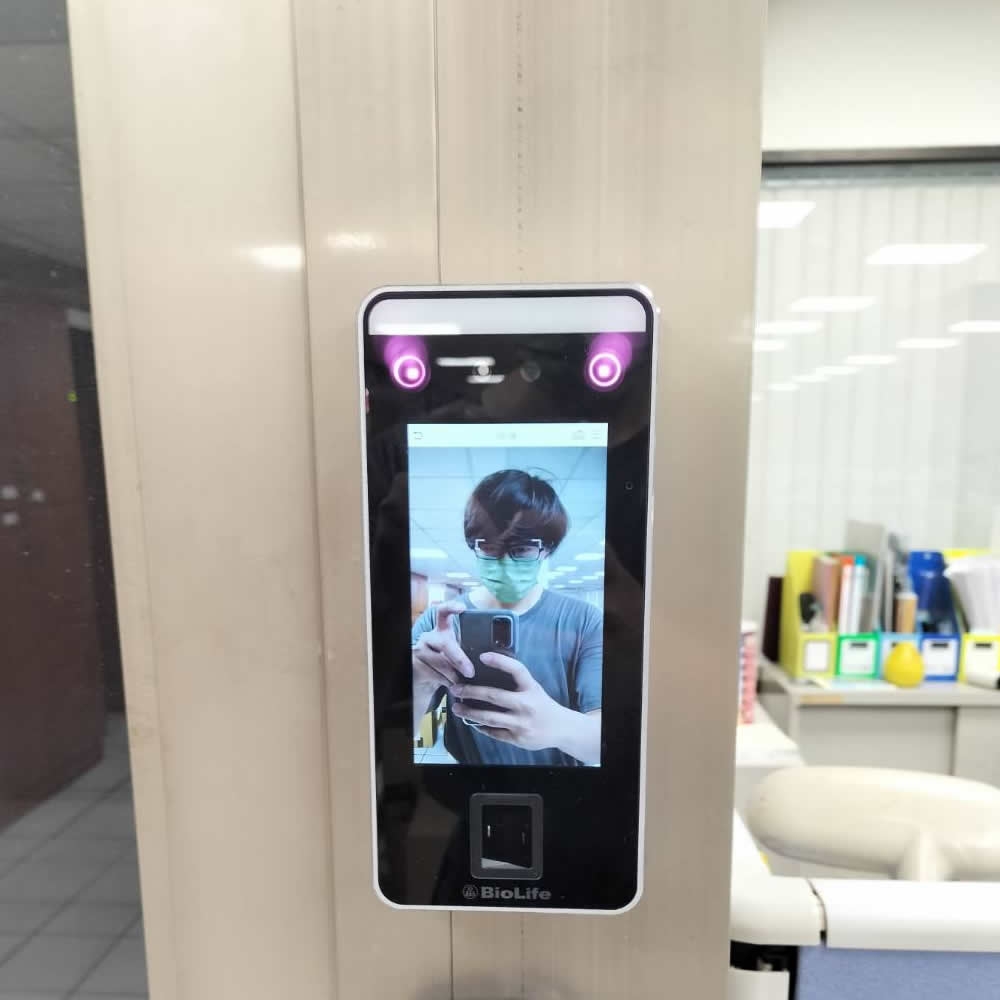 防疫產品-戴口罩可辨識，客戶用於考勤。